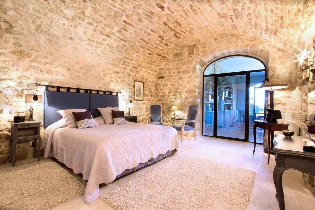Вилла La Bastide Du Tinal Менерб Номер фото